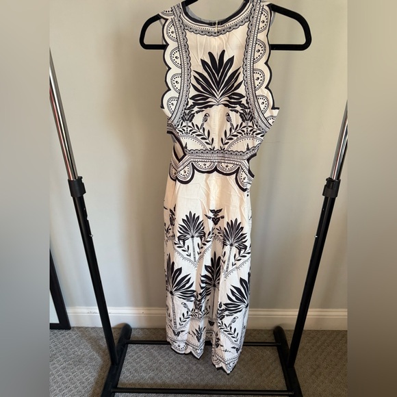 Commense Black and White Patterned Maxi Dress - Picture 4 of 7